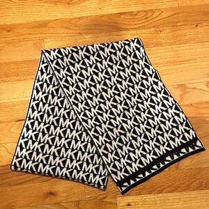 Like New! Michael Kors Black and White Logo Scarf